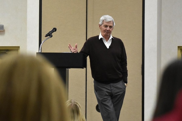 Beamer discusses keys to success in Championship Coaching Clinic keynote