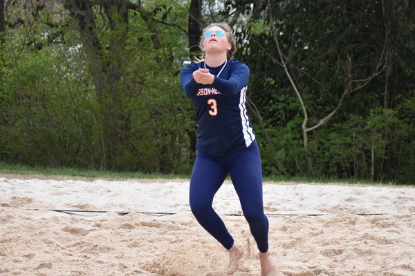 Eagles face pair of shutouts in first day of Dig & Dive Invitational