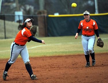 Eagle softball looks to climb above .500 in SAC play against Lions
