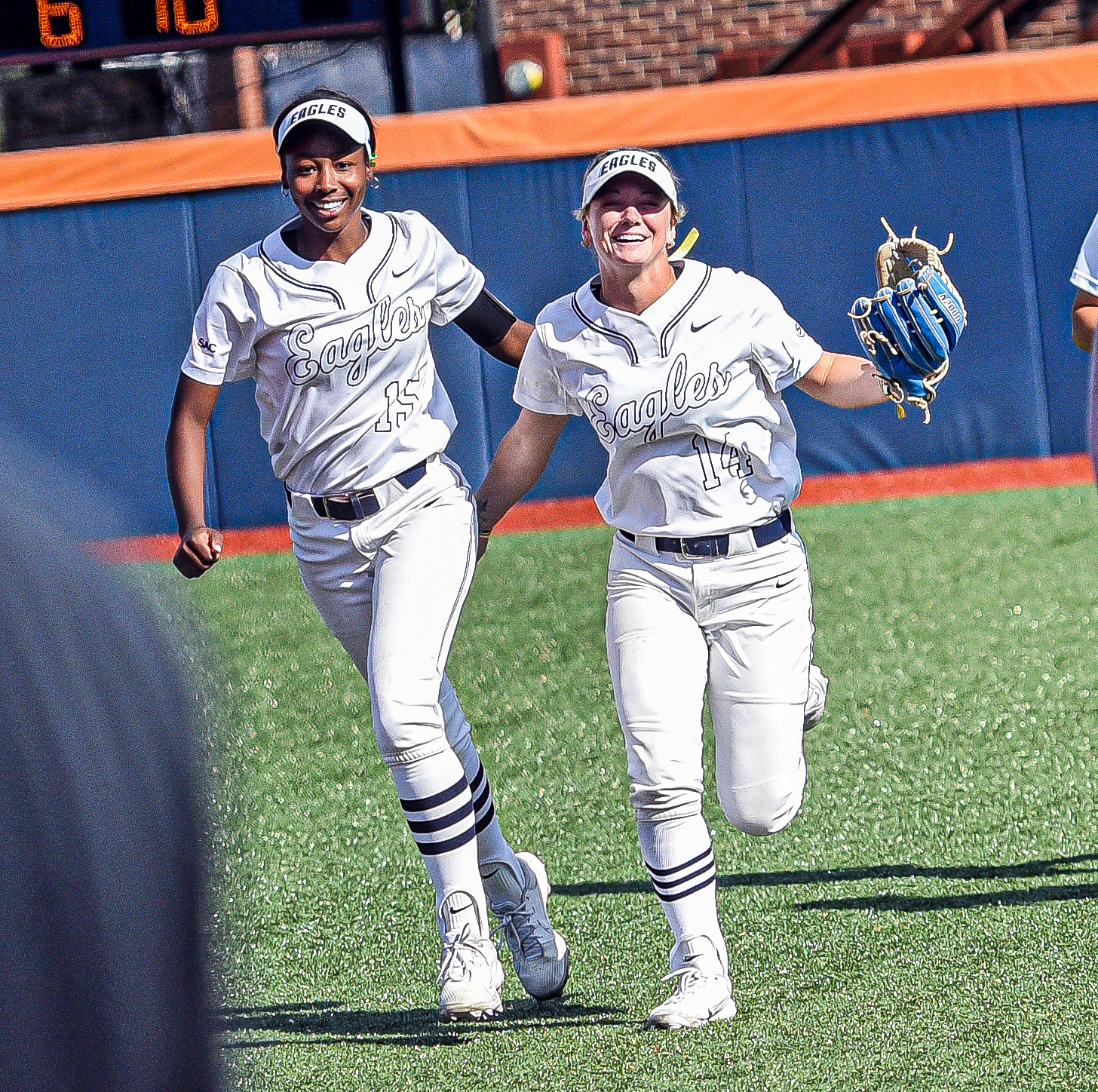 Eagles tally 10-inning, instant classic over second-seeded Trojans