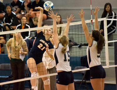 Volleyball halts losing streak with win over Coker