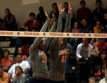 Volleyball falls in three sets at Queens