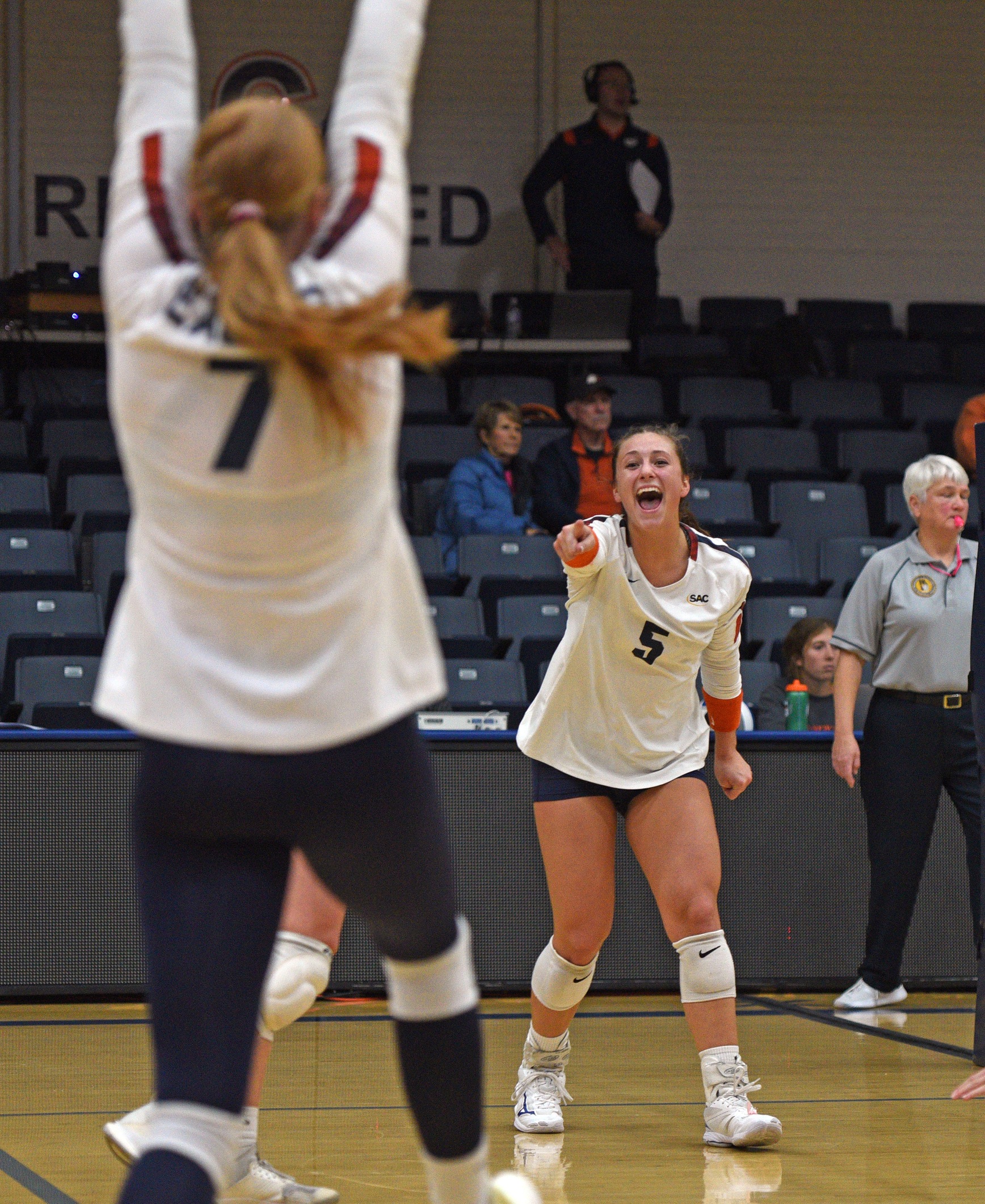 Eagles sweep Wolves, advance to SAC semifinals