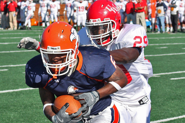 No. 10 Carson-Newman Holds Off West Alabama, 59-41, to Advance to Division II Quarterfinals