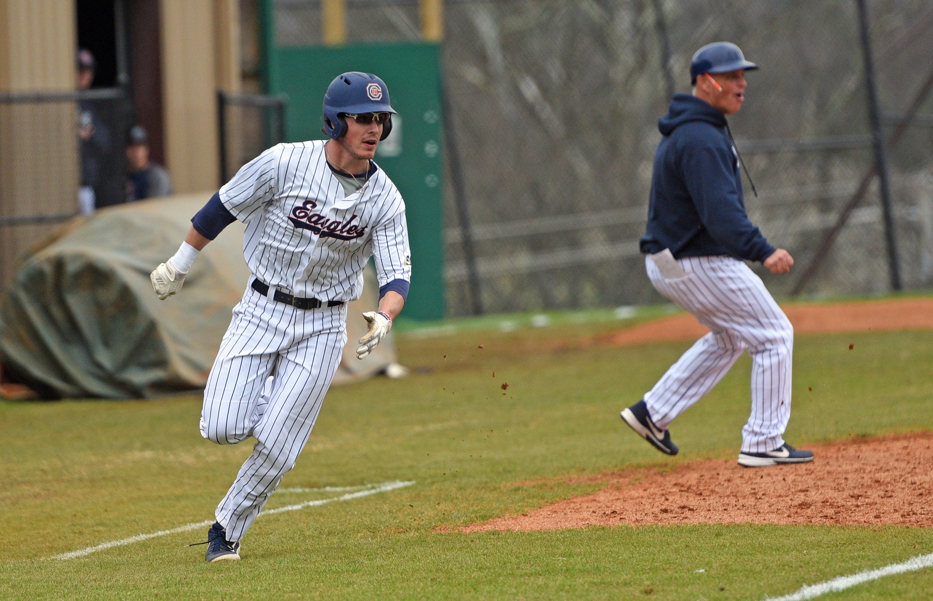 LMU pulls away from No. 25 C-N to seal sweep