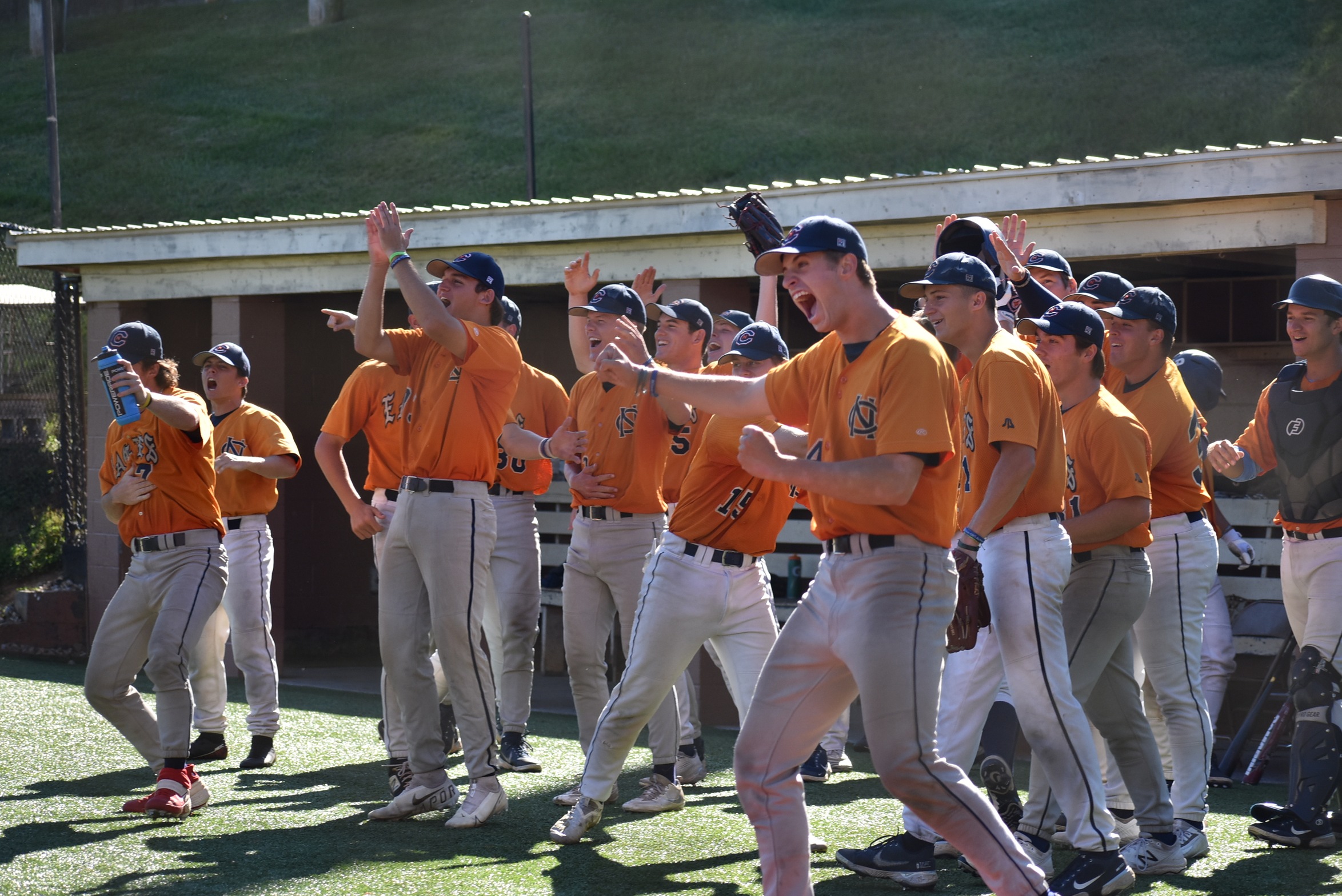 Quick-hitting Orange holds off Blue to take game one
