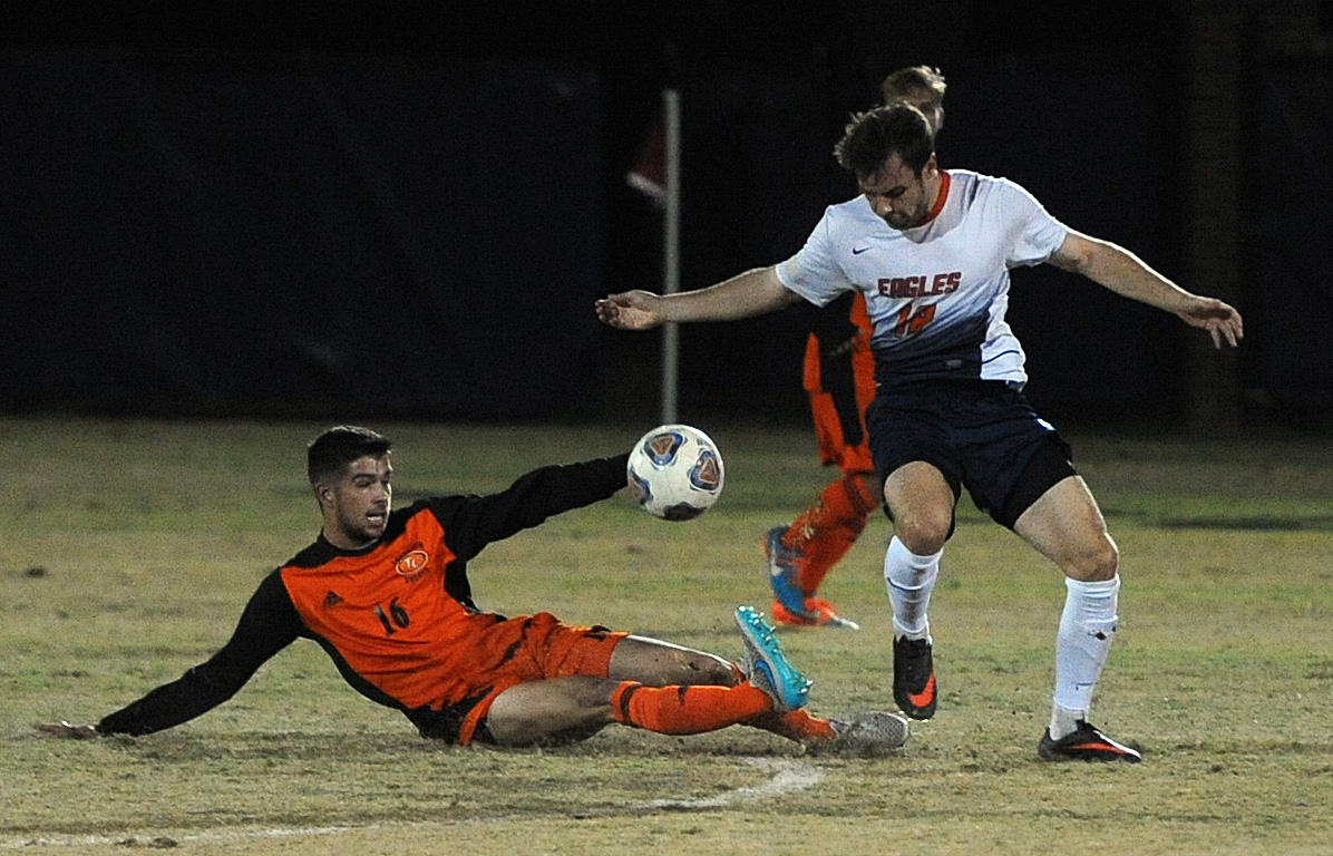 Lyons unveils road-heavy 2017 men’s soccer schedule