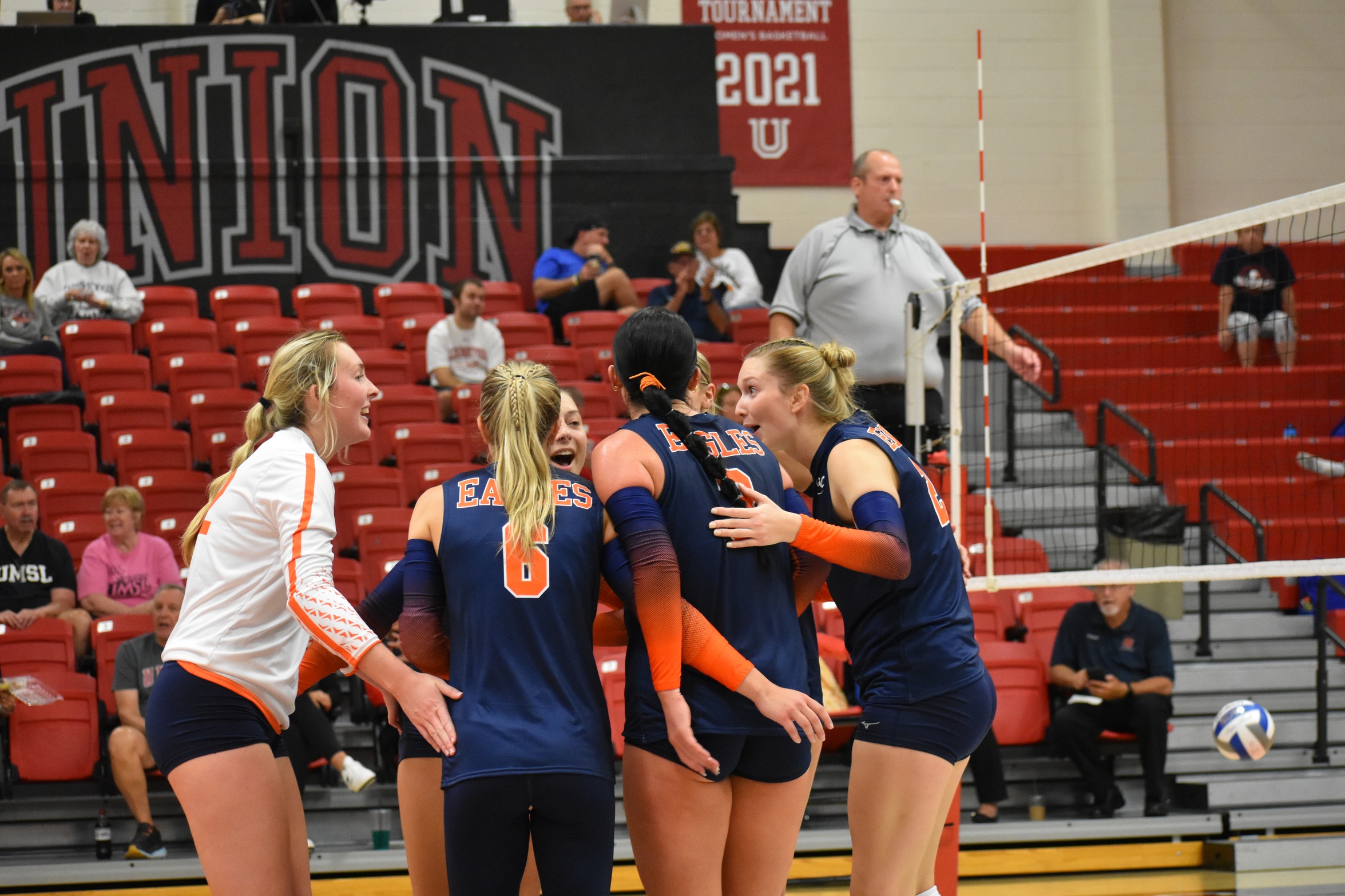 Eagles Split Five-Setters at Day One of Union Volleyball Classic